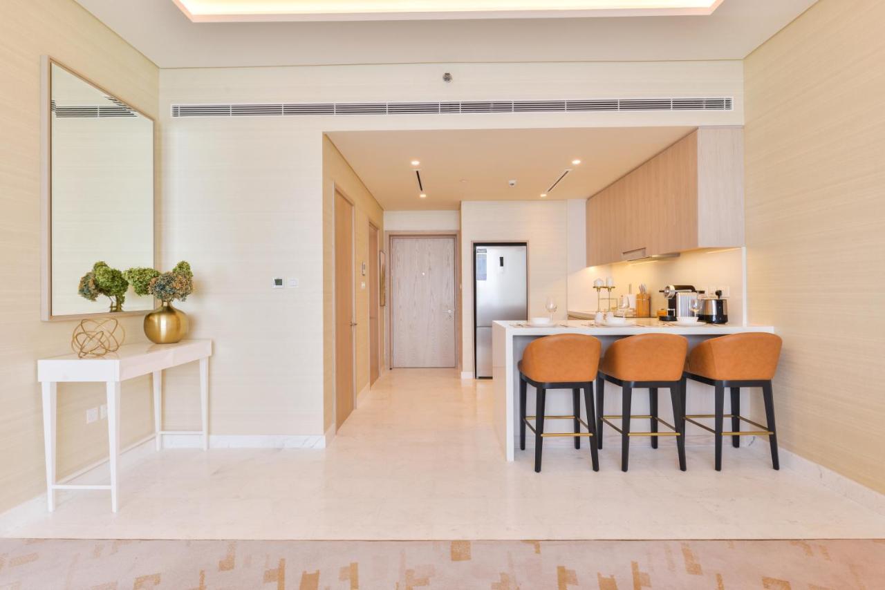 Ultra Luxury Palm Tower With Shared Hotel Facilities 두바이 외부 사진