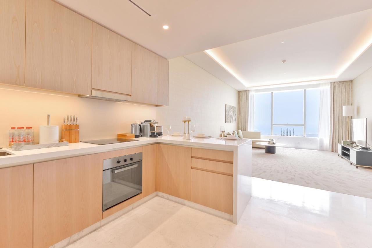 Ultra Luxury Palm Tower With Shared Hotel Facilities 두바이 외부 사진