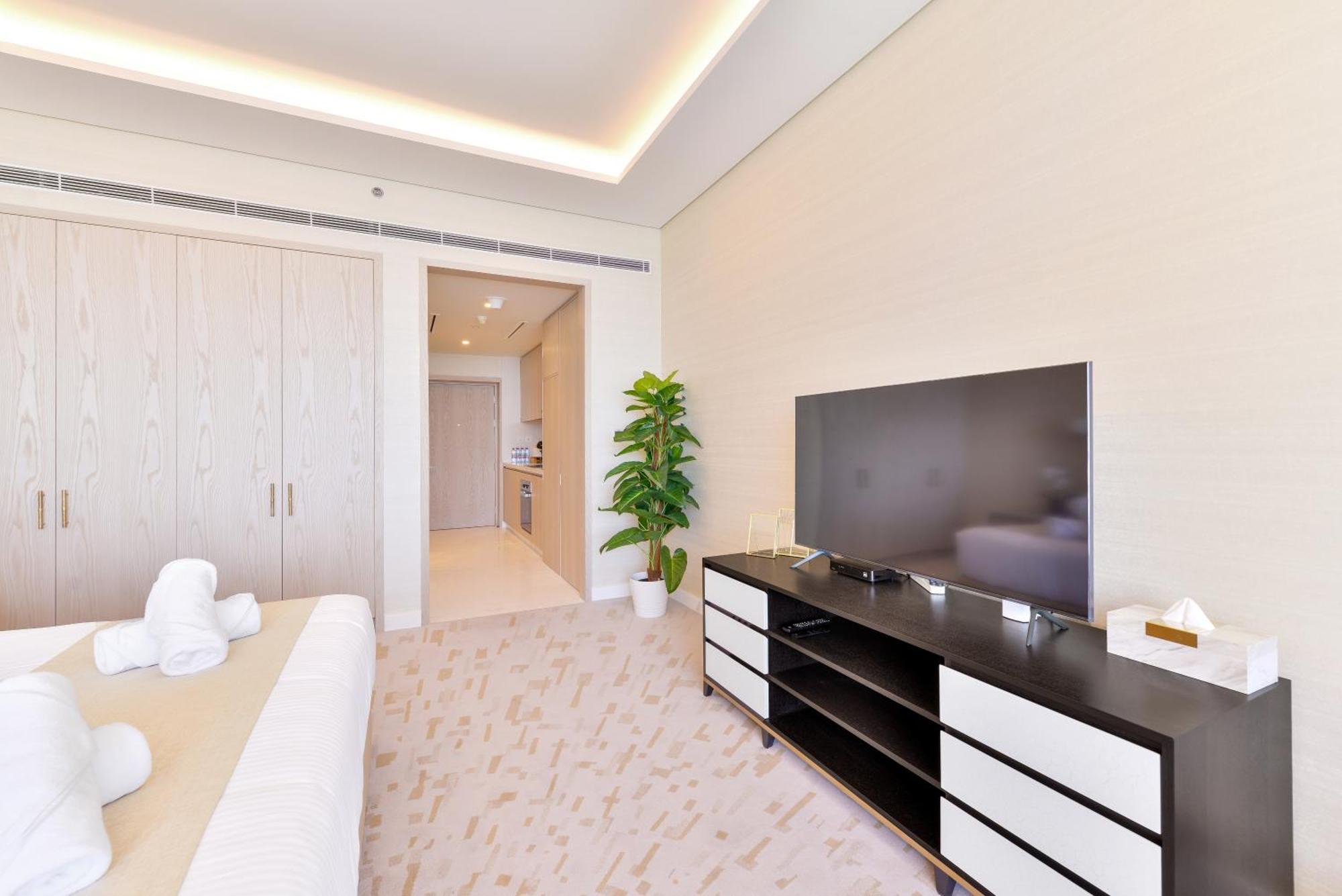 Ultra Luxury Palm Tower With Shared Hotel Facilities 두바이 외부 사진